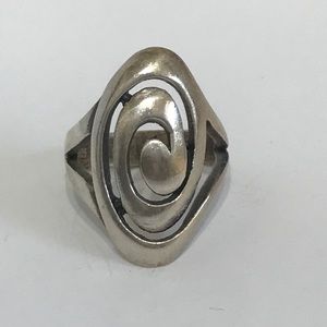 Spiral oval shape Sterling Silver Ring